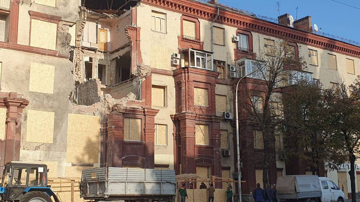 У Запоріжжі тимчасово перекривають рух транспорту частиною центрального проспекту