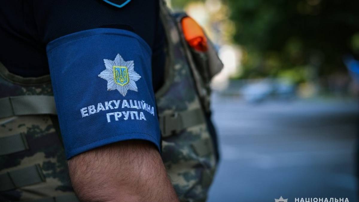 На Запоріжжі з прифронтового селища евакуювали родину, яка понад рік жила у підвалі
