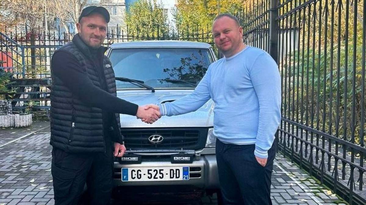 Запорізький фонд «Південь» передав на фронт десантникам позашляховик