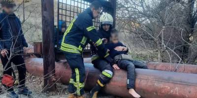 У Запоріжжі врятували дитину, яка могла впасти з висоти – фото