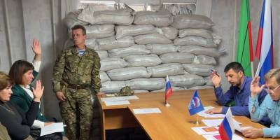 Бояться ЗСУ: на Запоріжжі депутати фейкової ради забарикадувалися під час сесії