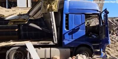 Унаслідок ракетного удару по автобазі у Херсоні постраждали працівники підприємства.