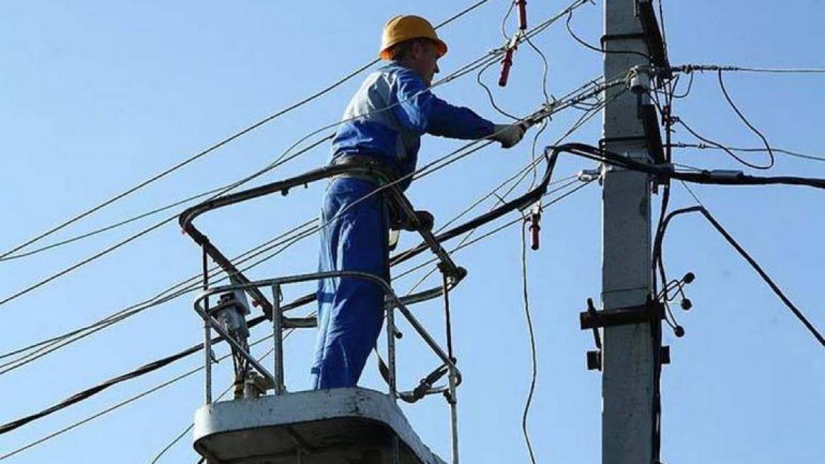 Німеччина передасть Україні 30 автовишок для потреб обленерго