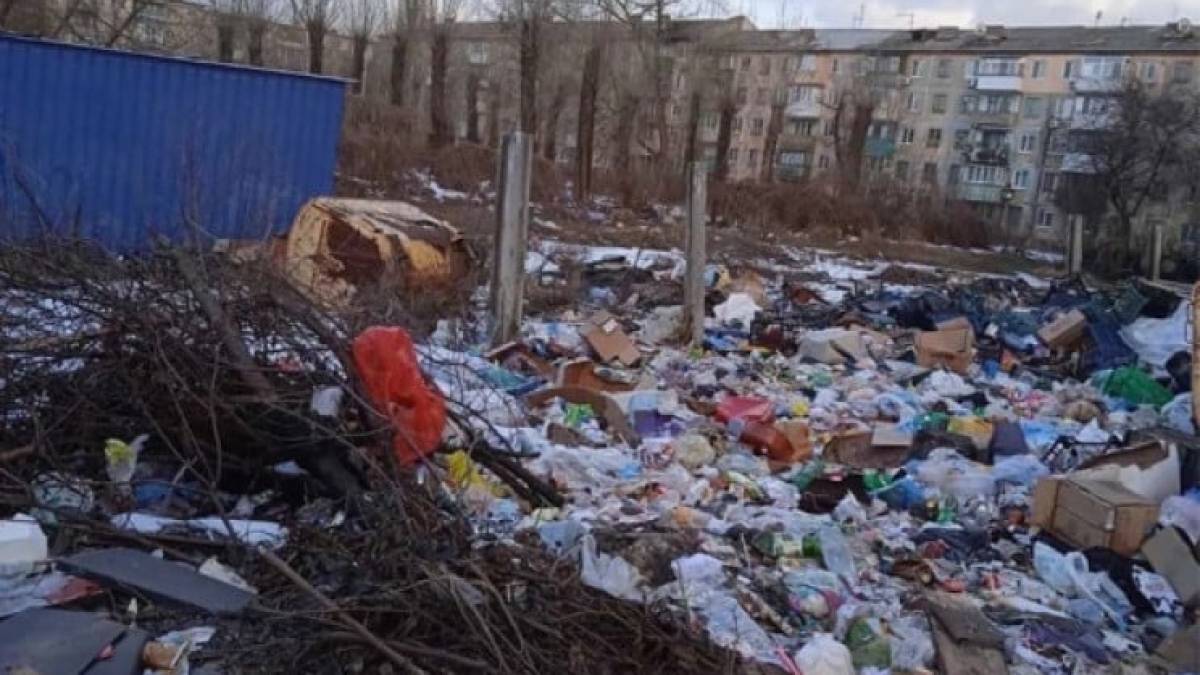 Жители оккупированных городов Донецкой области рассказывают о проблемах с вывозом мусора