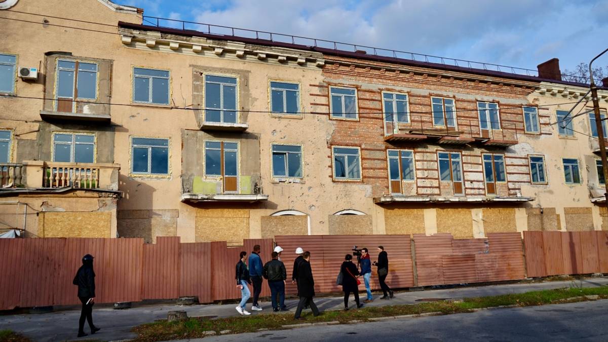 У Запоріжжі будинок, що першим постраждав від російського обстрілу, готовий до подачі опалення