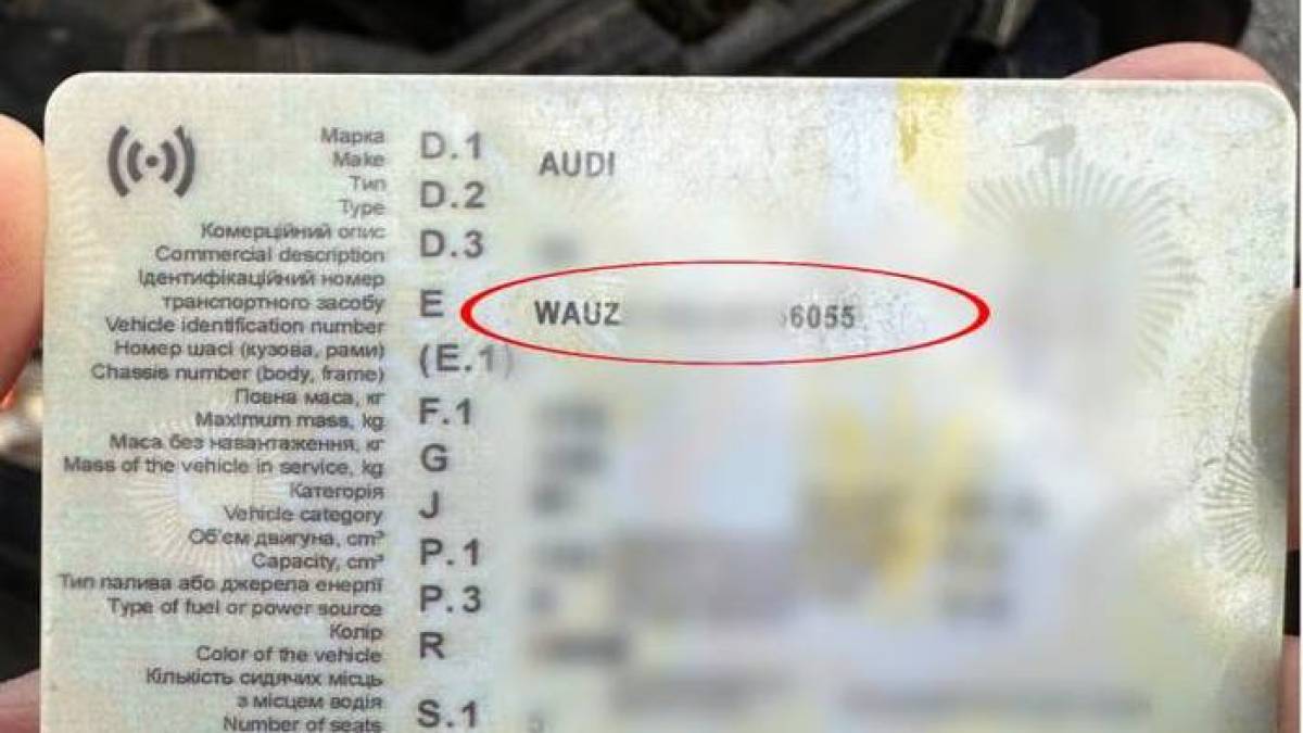 У Запоріжжі поліцейські затримали водія «Audi» з підробленим документом