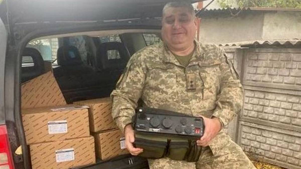 Бердянці відправили на фронт 5 портативних зарядних станцій
