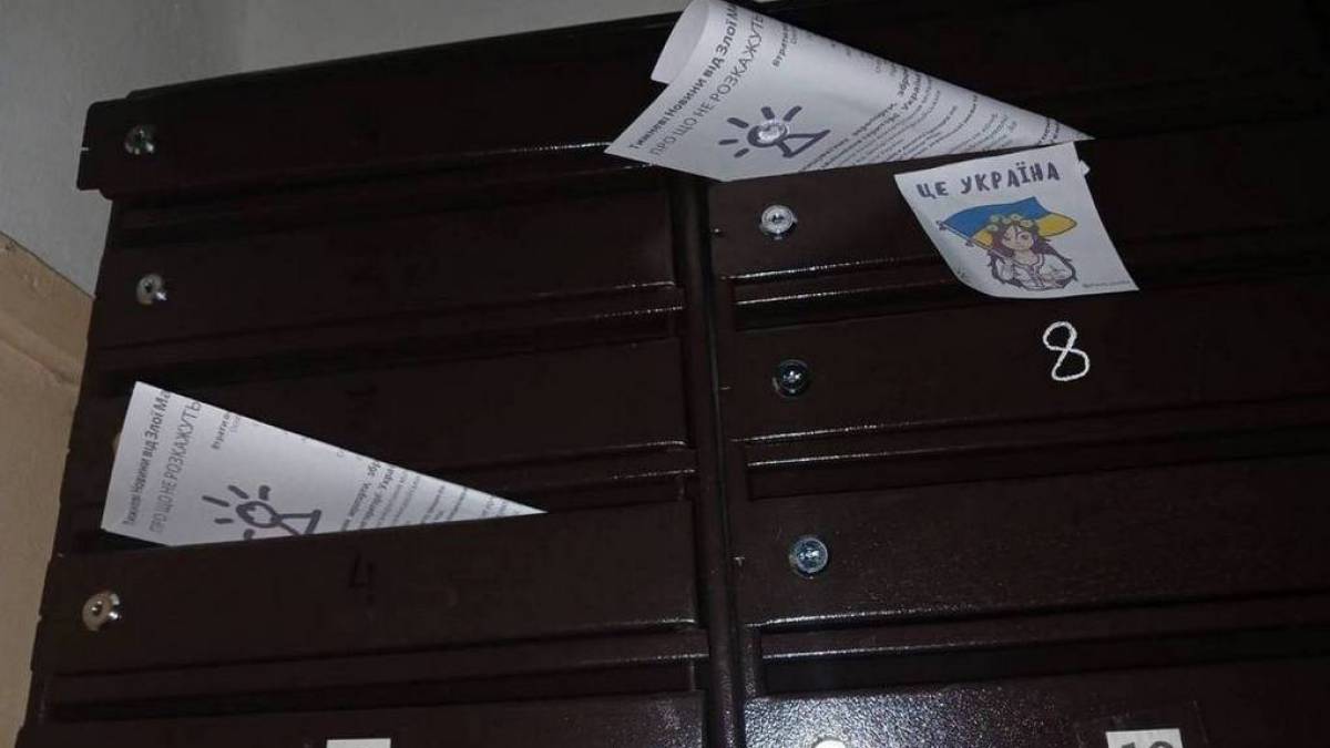 У Мелітополі партизанки з руху «Зла Мавка» поширили понад 1000 екземплярів своєї газети