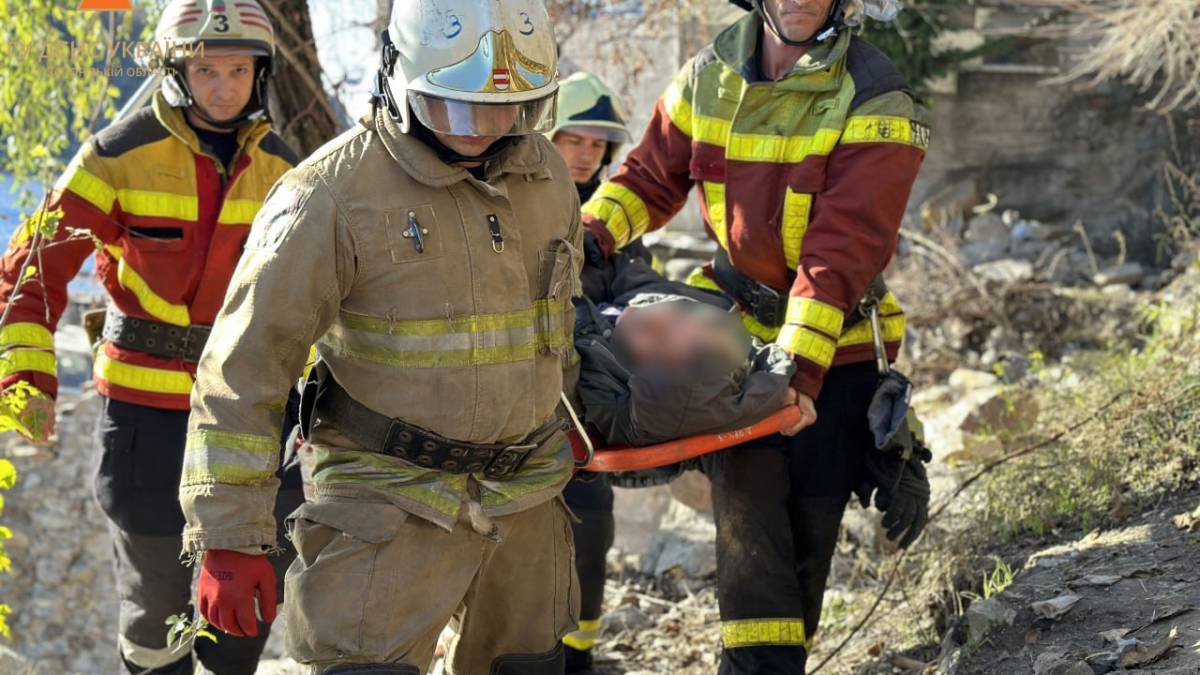У Запоріжжі на березі Дніпра врятували рибалку – фото