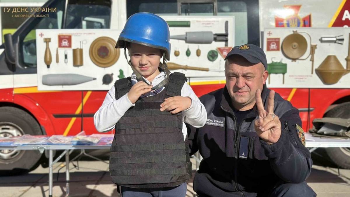 На Запоріжжі продовжує функціонувати пересувний мобільний клас з протимінної безпеки
