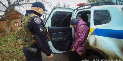 Оріхівські поліцейські евакуювали до лікарні жінку з Широкого (відео)