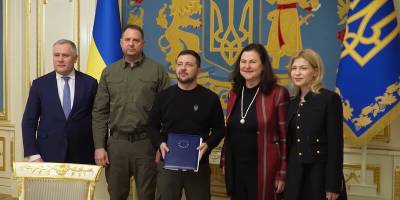 Посол ЄС передала Зеленському звіт Єврокомісії щодо України