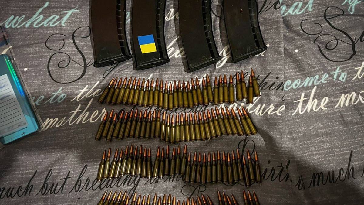 Троє мешканців Запоріжжя зберігали у власних оселях цілий арсенал зброї та набоїв – фото