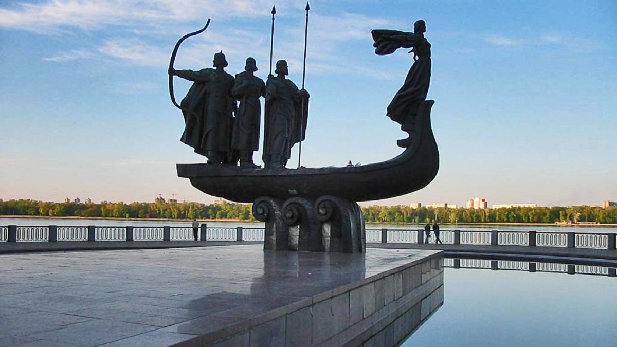 Мер Кличко повідомив про попередні наслідки ранкових вибухів у Києві
