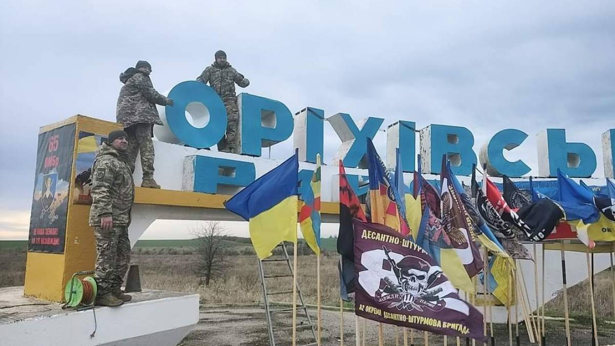 Стелу на в’їзд до Оріхівської громади перетворили на пантеон захисників Запоріжжя – фото
