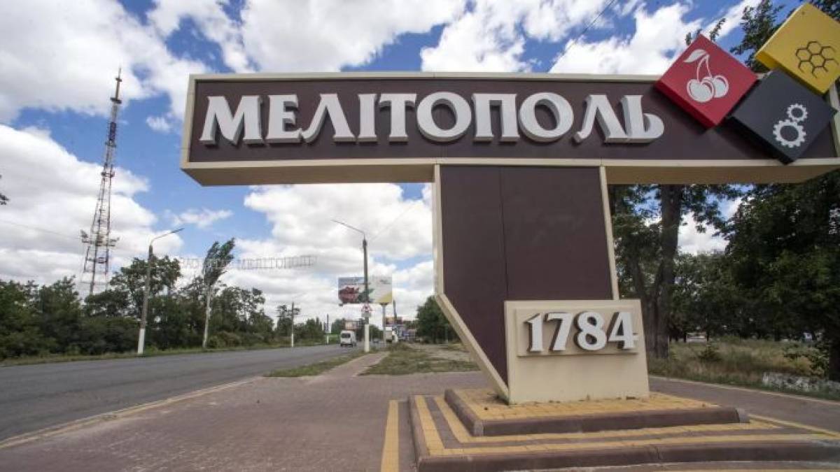 У Мелітополі прогримів вибух, між базами окупантів перекрито рух – мер