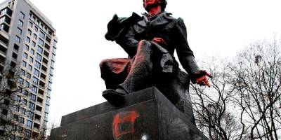 15 листопада у Києві демонтували пам’ятник Пушкіну (фото, відео)