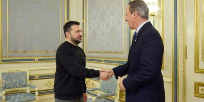 Новий глава МЗС Британії Кемерон здійснив перший робочий візит до Києва і вжезустрівся із Зеленським