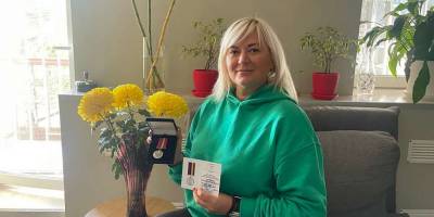 Відзнакою командувача угруповання військ «Запоріжжя» нагороджена волонтерка Олена Сопіна