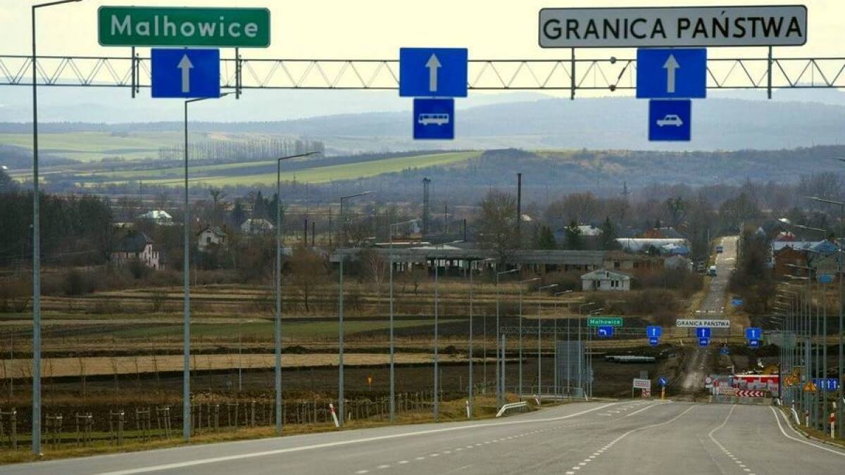 Західні пункти пропуску станом на 9.00 (на виїзд – 120 автівок, 35 автобусів та 70 пішоходів: де найбільші черги)