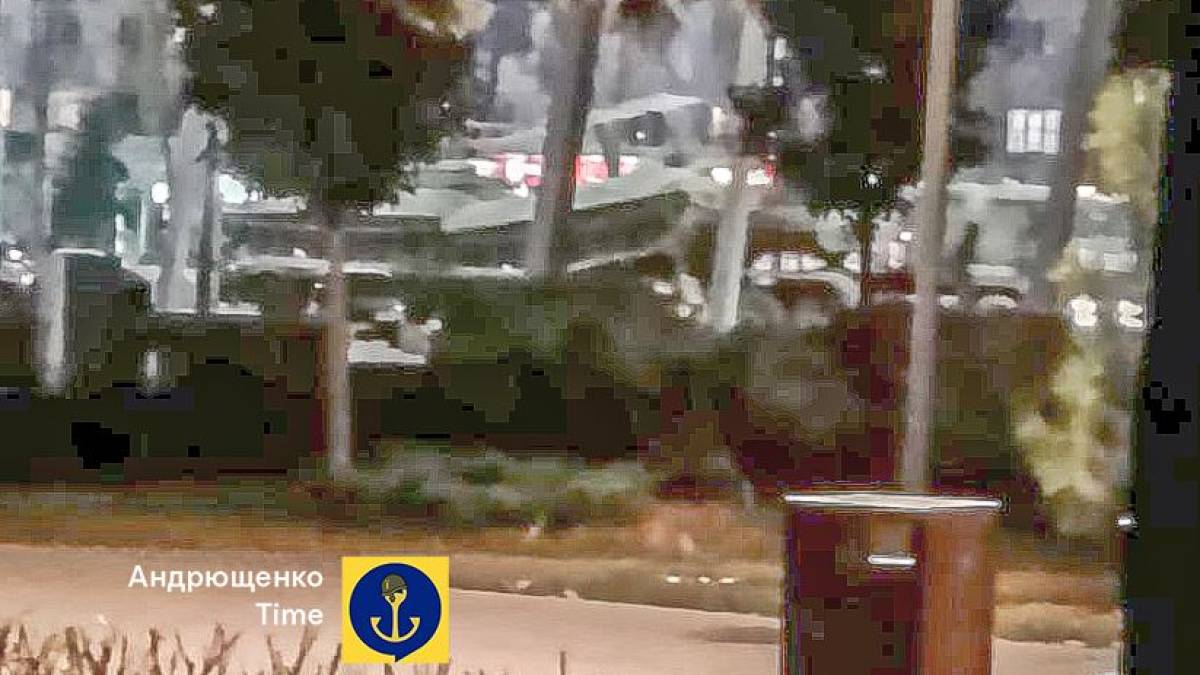 Окупанти перекидають через Маріуполь важку техніку на Бердянськ