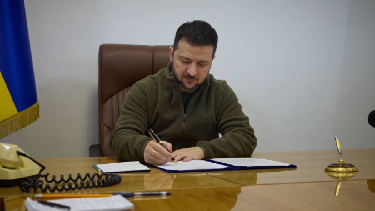Зеленський ввів у дію рішення РНБО про санкції щодо Азарова, Царьова і Табачника