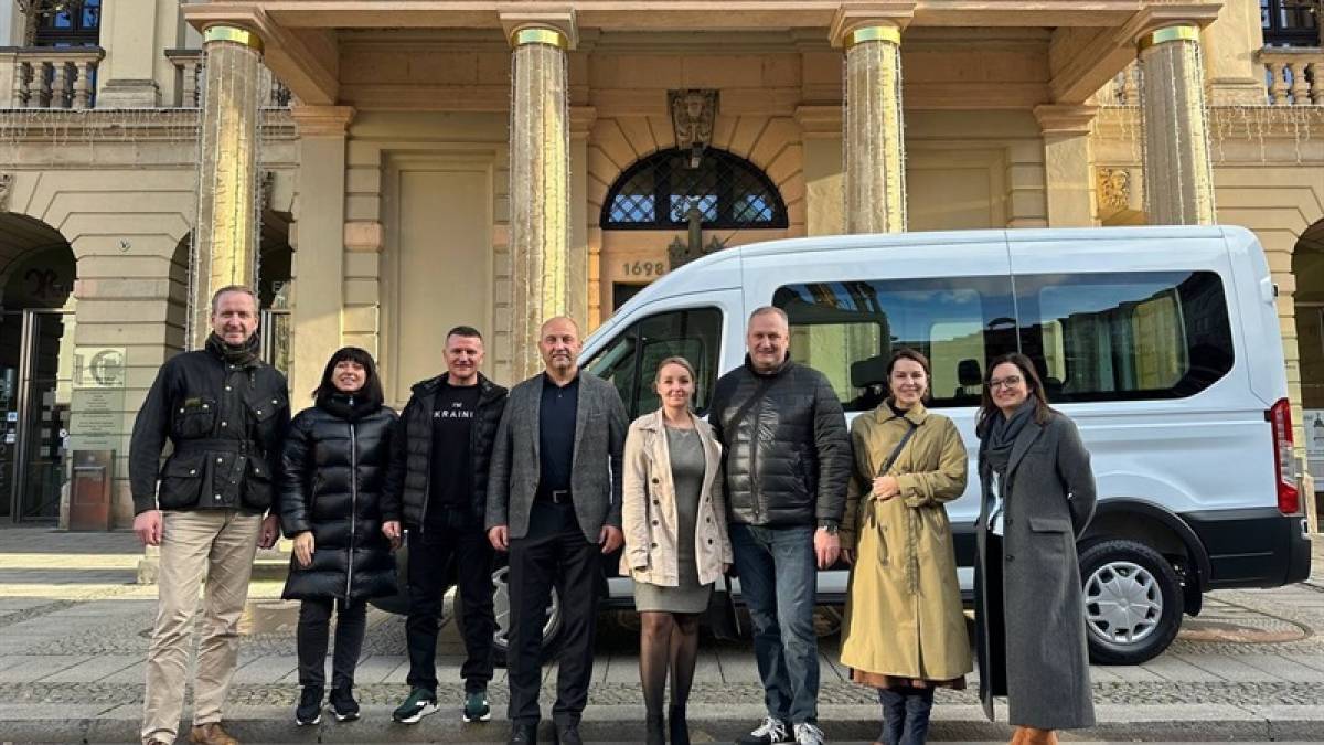 Запоріжжя отримало автомобіль від Магдебурга