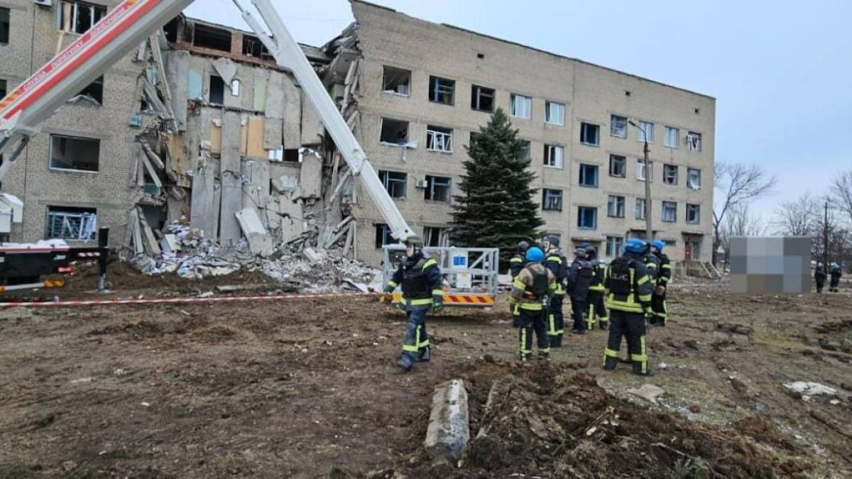 рф вдарила ракетами по лікарні у Селидові: тривають пошуково-рятувальні роботи – МВС України
