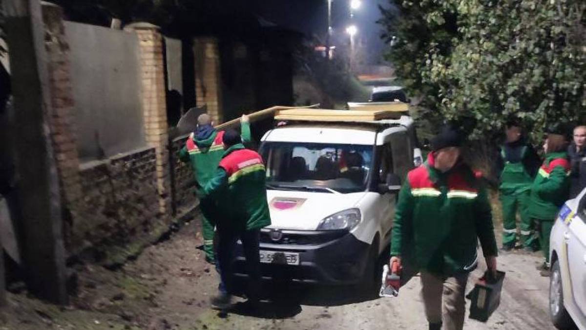 У Запоріжжі енергетики після ракетного обстрілу повернули світло у будинки городян