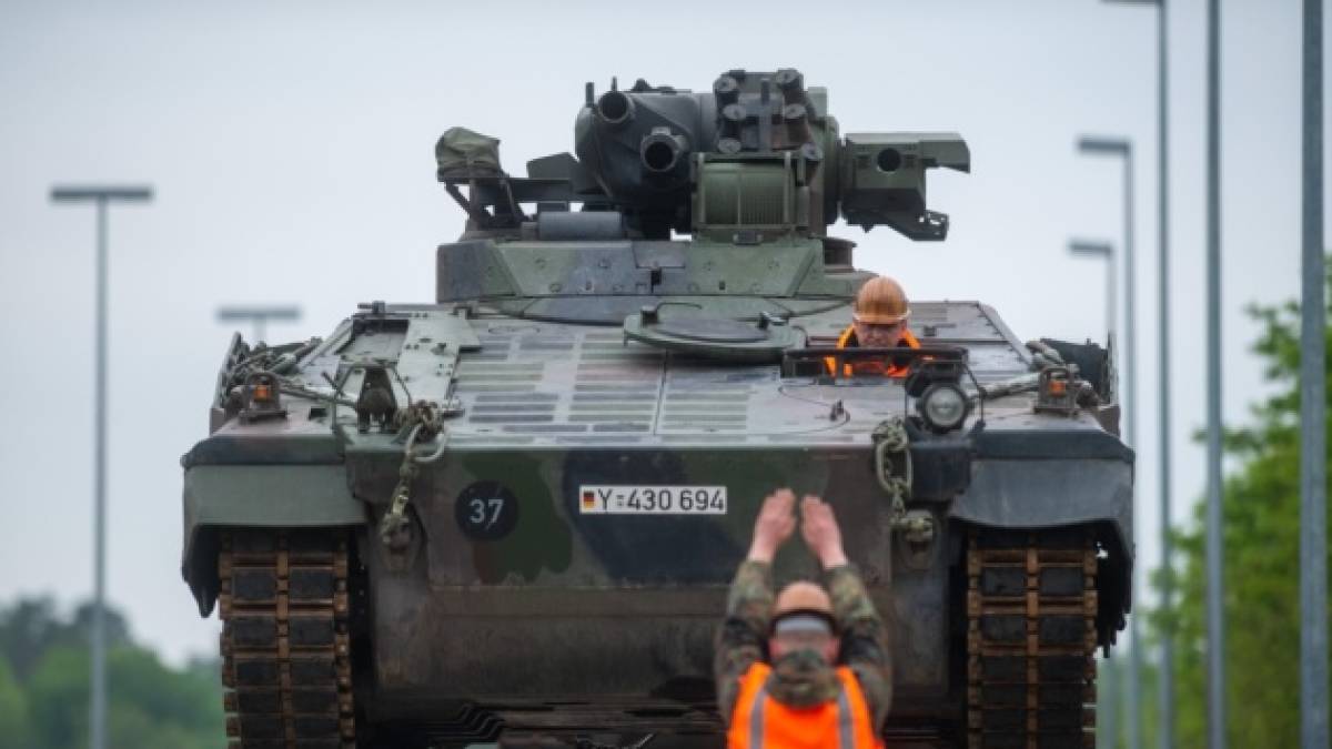 ФРН передала Україні чергову партію бронетехніки і снарядів — що у списку
