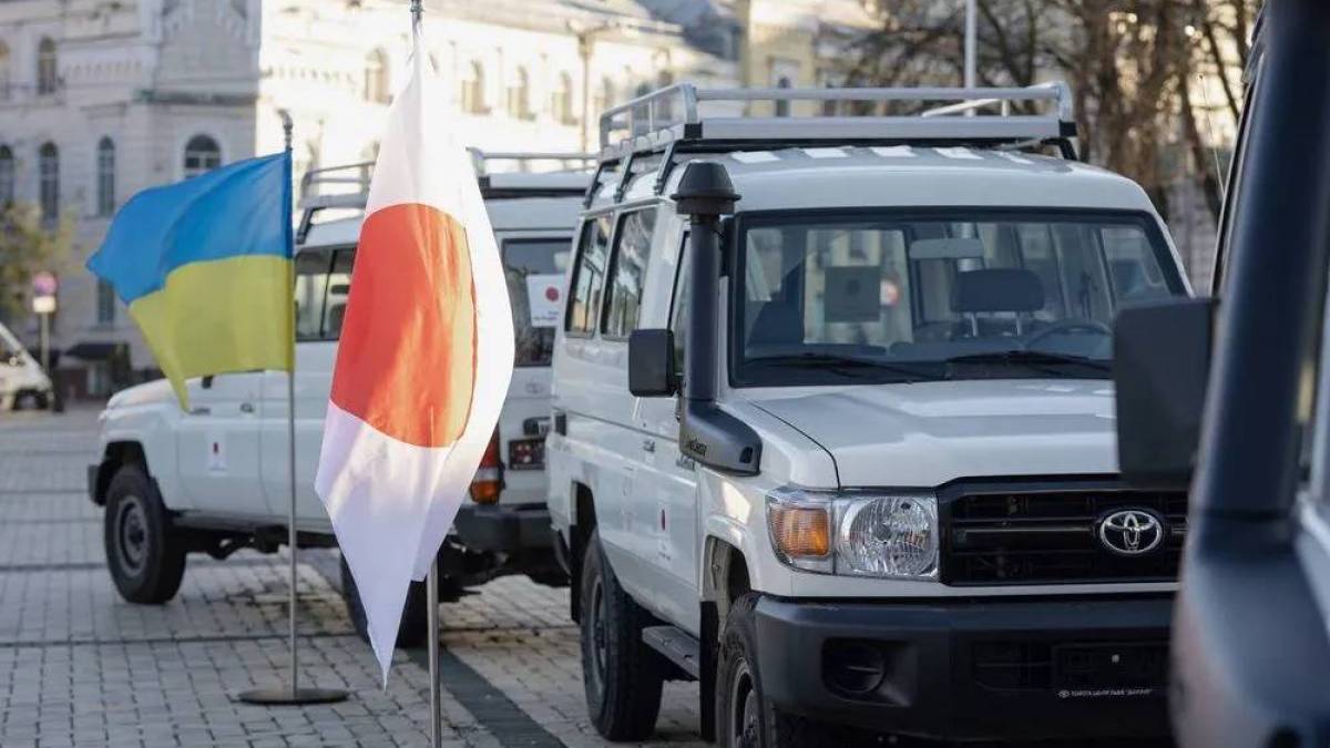 Японія передала Україні машини та обладнання для саперів