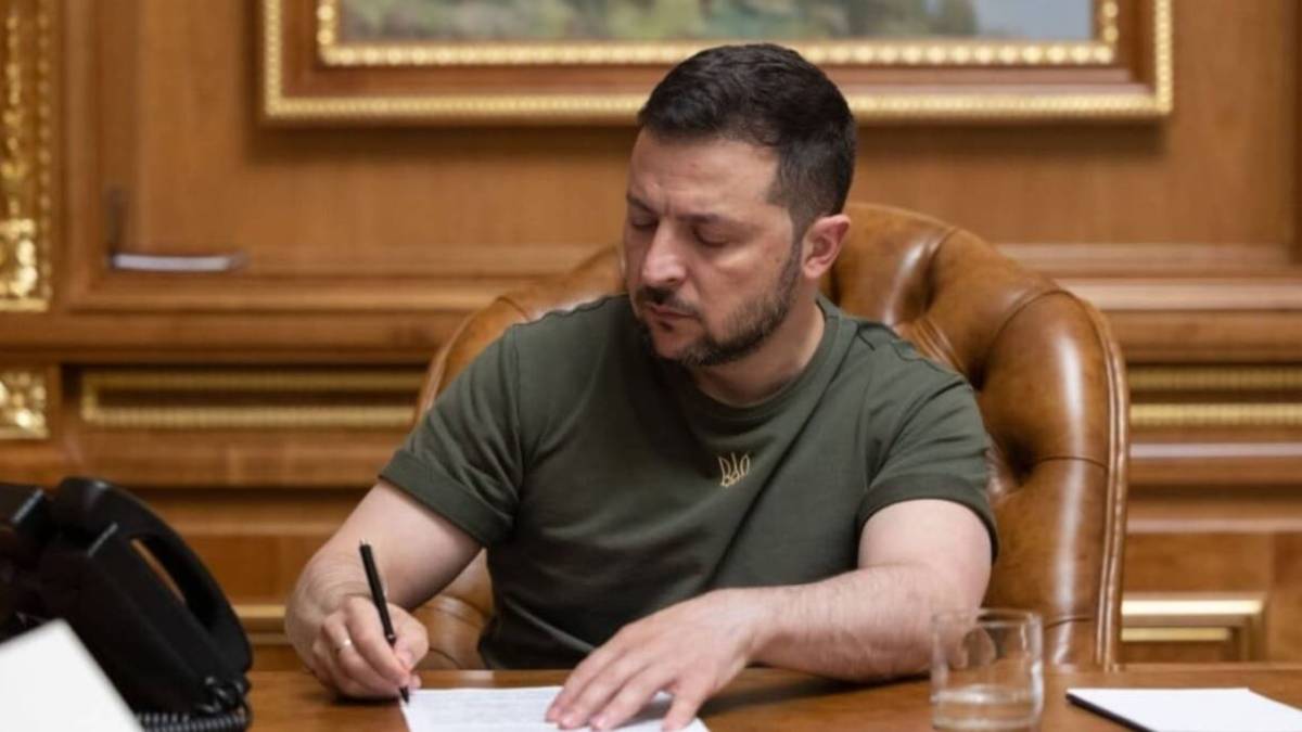 Зеленський ввів у дію санкції проти понад 300 компаній і фізосіб