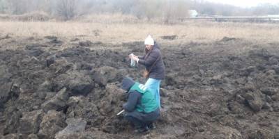 У Запоріжжі на місці російської ракетної атаки працюють екологи