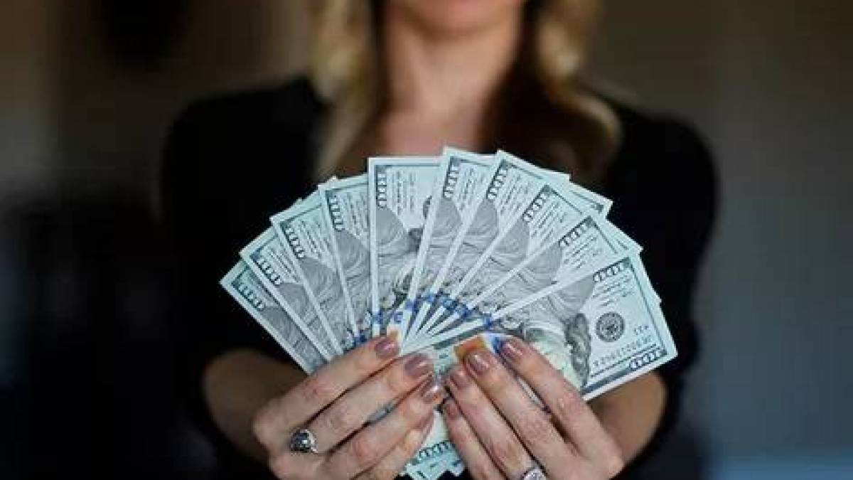 Мешканки Запоріжжя можуть отримати до 8 тисяч доларів на власний бізнес: як взяти участь у програмі