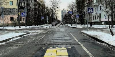 Новий тип “лежачих поліцейських” – так звана “берлінська подушка” – на вулиці Києва