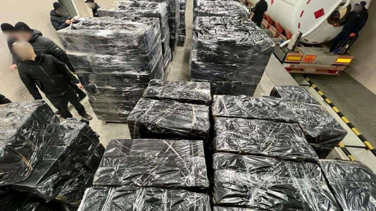 Під час обшуку прикордонники вилучили з цистерни цигарок на понад 12 млн грн