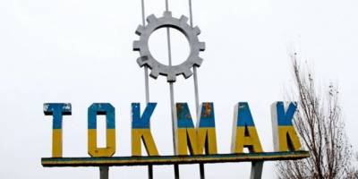 У Токмаку зранку гучні вибухи