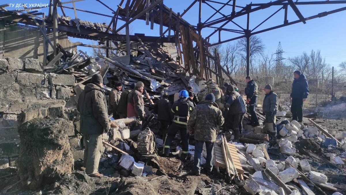З-під завалів на території шахти у Торецьку врятували  чотирьох людей – ДСНС