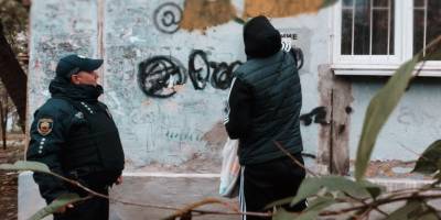 У Запоріжжі провели захід з замальовки наркореклами на місцевих будівлях