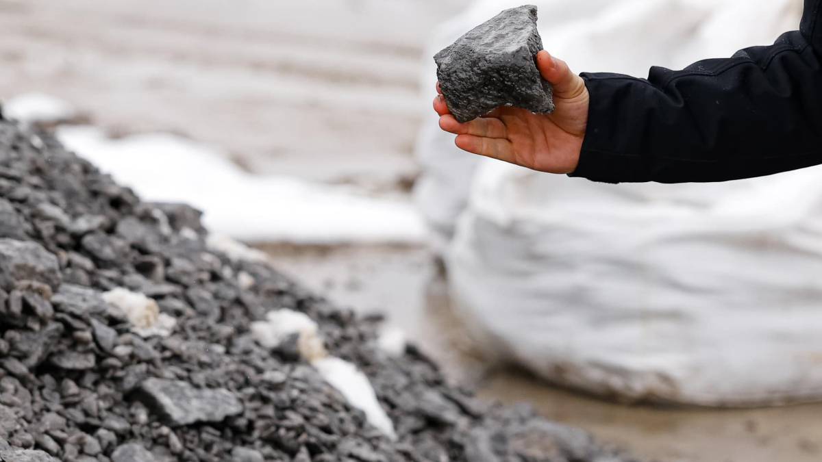 На Закарпатті всю першу видобуту  технічну сіль передали на Одещину для боротьби з наслідками негоди