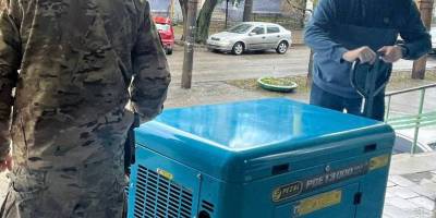 Енергодарці передали нашим захисникам-гвардійцям новий генератор