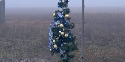 Символ незламності: “головна ялинка країни” — за 6 км від Бахмута