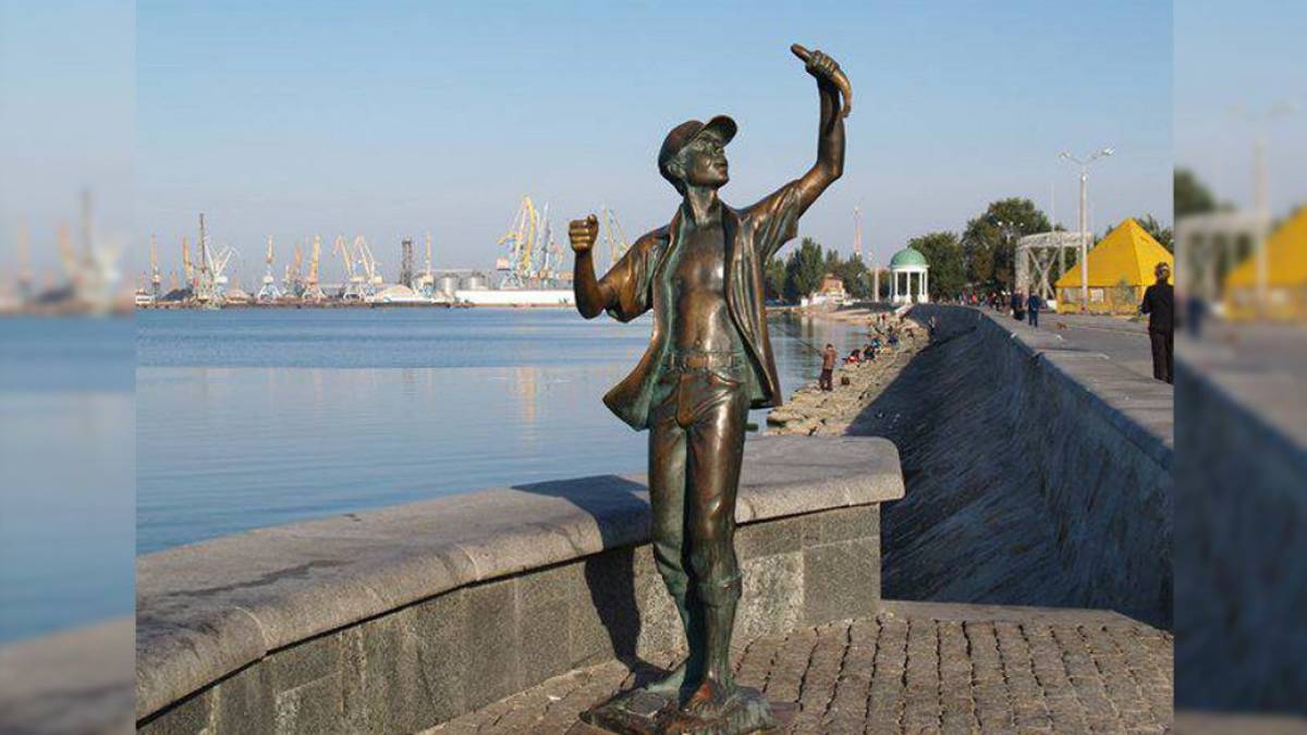 У Бердянську після потужного вибуху окупанти перекрили рух на вулицях