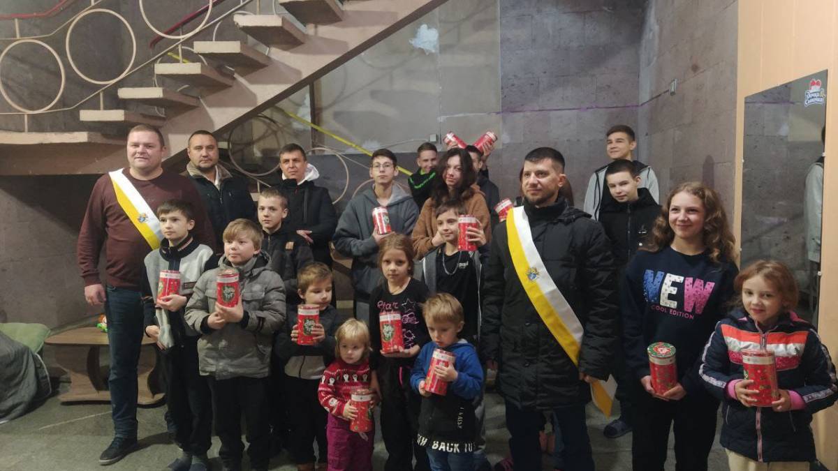 До Дня Святого Миколая діти у запорізьких шелтерах отримали дарунки та вітання