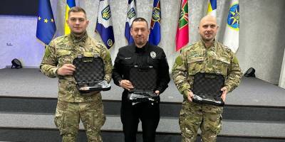 Запорізькі поліцейські отримали особливі відзнаки – «Вогнепальну зброю»