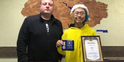 У Херсоні нагородили японського волонтера Пікачу