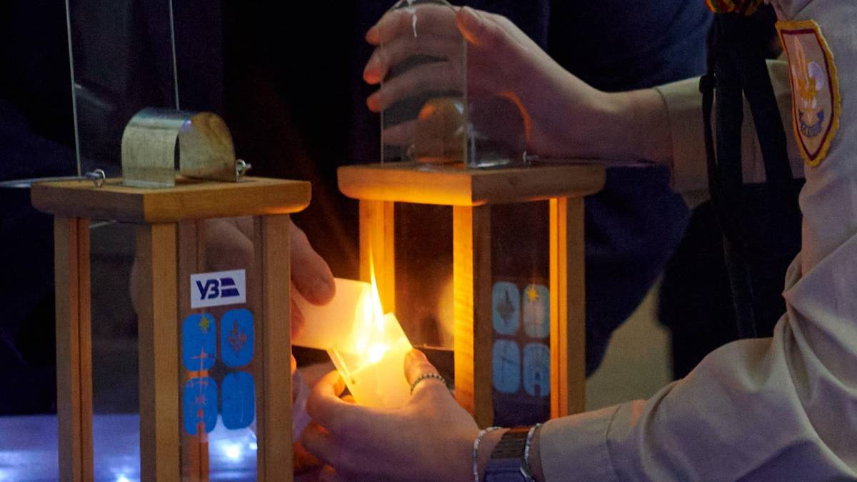 Вифлеємський вогонь миру доставлять на 24 вокзали України — «Укрзалізниця»