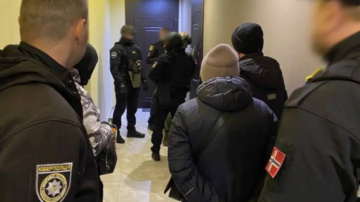 В Україні ліквідували мережу кіберзловмисників, які зупиняли бізнеси в 71 країні світу