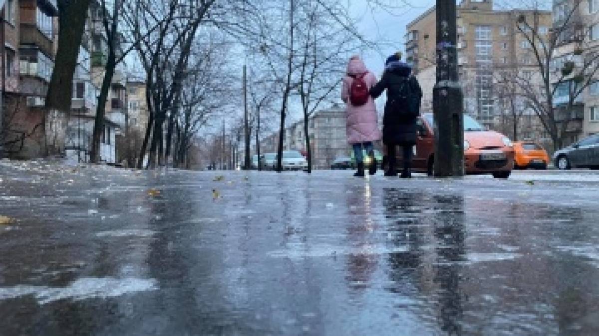 Погода на вихідних: у Запоріжжі очікується ожеледиця та зливи