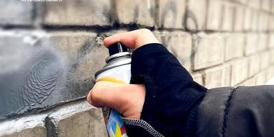 У Запоріжжі небайдужі містяни провели захід з замальовки нарко-графіті на місцевих будівлях